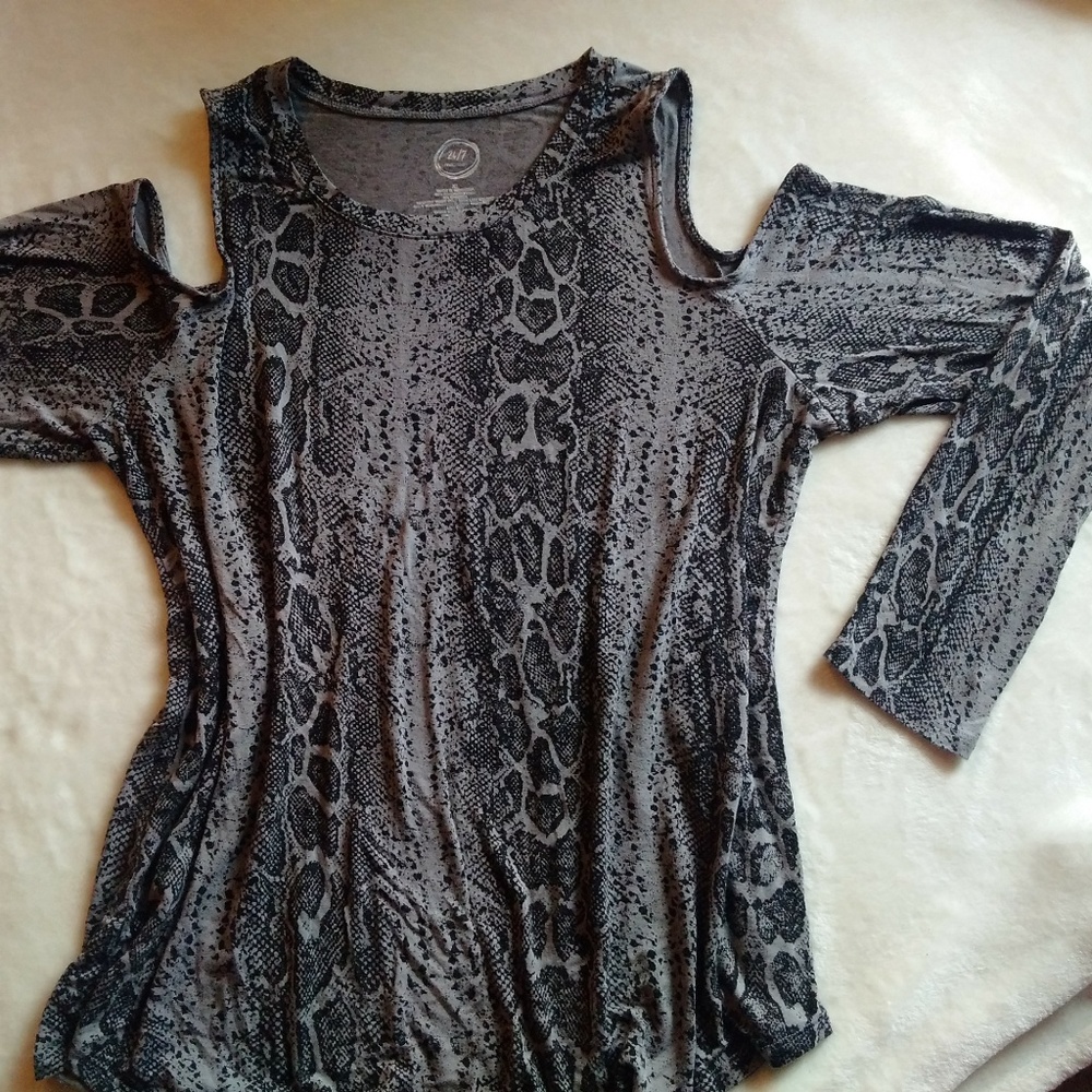 Cold shoulder XL Animal print shirt Maurices